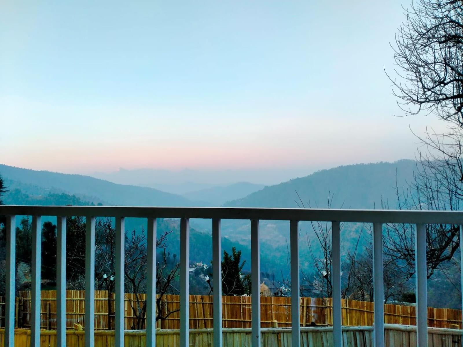 The Pahadi Nest Mukteshwar Hotel Bagian luar foto